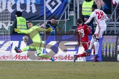 1. BL - Saison 2016/2017 - FC Ingolstadt 04 - Hamburger SV - Martin Hansen Torwart(#35 FCI) wehrt einen Schuss ab - Markus Suttner (#29 FCI) - Jatta Bakery #28 weiss Hamburg - Foto: Meyer Jürgen