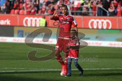 1. BL - Saison 2016/2017 - FC Ingolstadt 04 - 1. FSV Mainz 05 - Marcel Tisserand (#32 FCI) mit seinem Kind - Foto: Meyer Jürgen