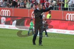 1. BL - Saison 2016/2017 - FC Ingolstadt 04 - SV Darmstadt - Maik Walpurgis (Trainer FCI) mit Daumen hoch - jubel - Foto: Meyer Jürgen