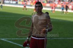 1. BL - Saison 2016/2017 - FC Ingolstadt 04 - 1. FSV Mainz 05 - Lezcano Farina,Dario (#37 FCI) wirft sein Trikot in die Zuschauer - Foto: Meyer Jürgen