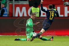 1. BL - Saison 2016/2017 - FC Ingolstadt 04 - RB-Leipzig - Ørjan Nyland (#26 FCI) pariert eien Schuss von Matsumoto Jonathan (#19 München) - parade - Foto: Meyer Jürgen