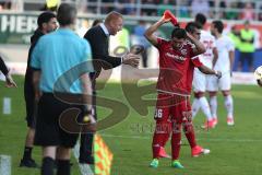 1. BL - Saison 2016/2017 - FC Ingolstadt 04 - 1. FSV Mainz 05 - Maik Walpurgis (Trainer FCI) gibt Anweisungen an Almog Cohen (#36 FCI) - Trinkflasche - Foto: Meyer Jürgen