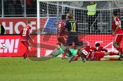 1. BL - Saison 2016/2017 - FC Ingolstadt 04 - RB-Leipzig - Alfredo Morales (#6 FCI) - Roger de Oliveira Bernardo (#8 FCI) - Almog Cohen (#36 FCI) - Ørjan Nyland (#26 FCI) pariert einen Schuss von Emil Forsberg(#10 Leipzig) - parade - Foto: Meyer Jürgen