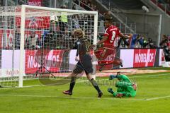 1. BL - Saison 2016/2017 - FC Ingolstadt 04 - RB-Leipzig - Martin Hansen Torwart(#35 FCI) pariert - hält einen Schuss von Emil Forsberg(#10 Leipzig) - Roger de Oliveira Bernardo (#8 FCI) - Foto: Meyer Jürgen