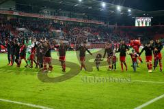 1. BL - Saison 2016/2017 - FC Ingolstadt 04 - RB-Leipzig - Die Spieler bedanken sich bei den Fans - laola - sieg - jubel - Foto: Meyer Jürgen