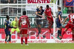 1. BL - Saison 2016/2017 - FC Ingolstadt 04 - RB-Leipzig - Roger de Oliveira Bernardo (#8 FCI) beim Kopfball zum 1:0 Treffer - Tor - Jubel - Marvin Matip (#34 FCI) - Wolf Michael (#13 München) - Peter Gulacsi Torwart(#32 Leipzig) - Foto: Meyer Jürgen