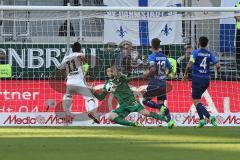 1. BL - Saison 2016/2017 - FC Ingolstadt 04 - SV Darmstadt - Lezcano Farina,Dario (#37 FCI) mit einer Torchance - Esser Michael Torwart Darmstadt - Foto: Meyer Jürgen