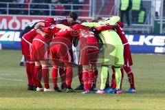 1. BL - Saison 2016/2017 - FC Ingolstadt 04 - Hamburger SV - Die Mannschaft bildet vor dem Spiel einen Kreis - Foto: Meyer Jürgen