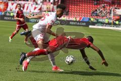 1. BL - Saison 2016/2017 - FC Ingolstadt 04 - 1. FSV Mainz 05 - Jean-Philippe Gbamin Mainz weiss foult Roger de Oliveira Bernardo (#8 FCI) - Foto: Meyer Jürgen