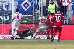 1. BL - Saison 2016/2017 - FC Ingolstadt 04 - Hamburger SV - Lezcano Farina,Dario (#37 FCI) mit einer Torchance - Mathenia Christian Torwart Hamburg hält den Ball - Foto: Meyer Jürgen