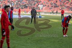 1. BL - Saison 2016/2017 - FC Ingolstadt 04 - Hamburger SV - Michael Henke (Co-Trainer FCI) schaut beim warm machen zu - Foto: Meyer Jürgen