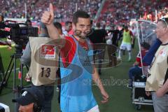 1. BL - Saison 2016/2017 - FC Ingolstadt 04 - SV Darmstadt - Markus Suttner (#29 FCI) mit Daumen hoch vor dem Spiel - Foto: Meyer Jürgen