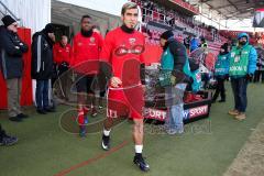1. BL - Saison 2016/2017 - FC Ingolstadt 04 - Hamburger SV - Lezcano Farina,Dario (#37 FCI) beim Einlaufen zum warm machen - Foto: Meyer Jürgen
