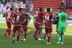 1. BL - Saison 2016/2017 - FC Ingolstadt 04 - 1. FSV Mainz 05 - Die Spieler nach dem Spiel umarmen sich - Foto: Meyer Jürgen