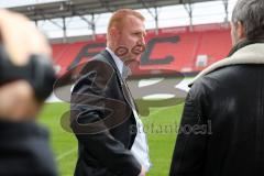 1. Bundesliga - Fußball - FC Ingolstadt 04 - Vorstellung neuer Cheftrainer Maik Walpurgis Pressekonferenz - Cheftrainer Maik Walpurgis (FCI) im Audi Sportpark Stadion mit Sportdirektor Thomas Linke (FCI)