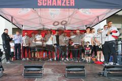 1. BL - Saison 2016/2017 - FC Ingolstadt 04 - FC Schalke 04 - Die Mannschaft auf der Bühne - Foto: Meyer Jürgen