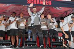 1. BL - Saison 2016/2017 - FC Ingolstadt 04 - FC Schalke 04 - Die Mannschaft auf der Bühne - Pascal Groß (#10 FCI) - Foto: Meyer Jürgen