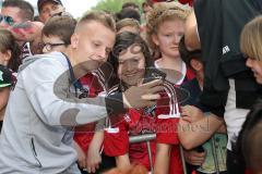 1. Bundesliga - Fußball - FC Ingolstadt 04 - Letzter Spieltag - Saisonabschlußfeier für die Fans - Florent Hadergjonaj (33, FCI)