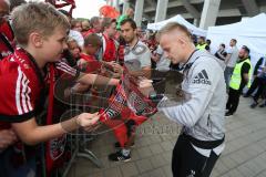 1. BL - Saison 2016/2017 - FC Ingolstadt 04 - FC Schalke 04 - Florent Hadergjonaj (#33 FCI) beim Autogramme geben - Foto: Meyer Jürgen