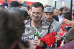 1. BL - Saison 2016/2017 - FC Ingolstadt 04 - FC Schalke 04 - Saisonabschlussfeier - Fans - Choreo - Pascal Groß (#10 FCI) - Foto: Meyer Jürgen