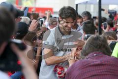 1. BL - Saison 2016/2017 - FC Ingolstadt 04 - FC Schalke 04 - Saisonabschlussfeier - Fans - Choreo -Romain Brègerie (#18 FCI) -  - Foto: Meyer Jürgen