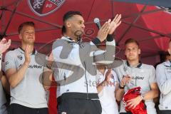1. BL - Saison 2016/2017 - FC Ingolstadt 04 - FC Schalke 04 - Die Mannschaft auf der Bühne - Marvin Matip (#34 FCI) - Foto: Meyer Jürgen