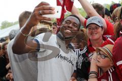 1. Bundesliga - Fußball - FC Ingolstadt 04 - Letzter Spieltag - Saisonabschlußfeier für die Fans - Roger de Oliveira Bernardo (8, FCI)