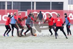 1. BL - Saison 2016/2017 - FC Ingolstadt 04 - 1.FC Heidenheim - Testspiel - Vorbereitungsspiel - Die Mannschaft beim warm machen - Marvin Matip (#34 FCI) - Max Christiansen (#19 FCI) - Tobias Levels (#28 FCI) - Robert Leipertz (#13 FCI) - Lezcano Farina,D