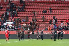 1. Bundesliga - Testspiel - Fußball - FC Ingolstadt 04 - VfB Stuttgart - nach dem Spiel Niederlage 0:1, Team geht zu den Fans