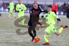 1. Bundesliga - Fußball - Testspiel - FC Ingolstadt 04 - 1. FC Heidenheim - Florent Hadergjonaj (33, FCI) und Robin Tim Becker (HDH)