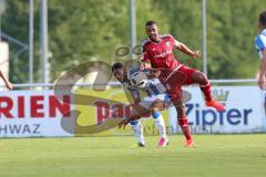 1. Bundesliga - Fußball - FC Ingolstadt 04 - Huddersfield Town Football Club - Testspiel - Elias Kacunga gegen rechts Marvin Matip (34, FCI)