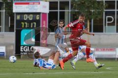 1. Bundesliga - Fußball - FC Ingolstadt 04 - Huddersfield Town Football Club - Testspiel - rechts Lukas Hinterseer (16, FCI) verliert den Ball