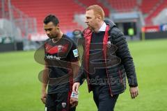 1. Bundesliga - Testspiel - Fußball - FC Ingolstadt 04 - VfB Stuttgart - nach dem Spiel Niederlage 0:1, Cheftrainer Maik Walpurgis (FCI) und Marvin Matip (34, FCI) gehen vom Platz