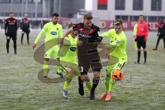 1. Bundesliga - Fußball - Testspiel - FC Ingolstadt 04 - 1. FC Heidenheim - Ronny Philp (HDH) und Robert Leipertz (13, FCI) und rechts Tim Skarke (HDH)