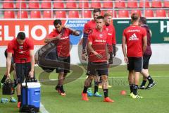 1. Bundesliga - Fußball - FC Ingolstadt 04 - 1. Training unter neuem Cheftrainer Markus Kauczinski (FCI) - das Team kommt auf den Rasen, mitte Stefan Lex (14, FCI)