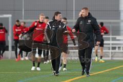 1. Bundesliga - Fußball - FC Ingolstadt 04 - 1. Training mit neuem Trainer - Cheftrainer Maik Walpurgis (FCI) - rechts Cheftrainer Maik Walpurgis (FCI) redet mit Zeugwart Christian Gaull