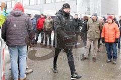 1. BL - Saison 2016/2017 - FC Ingolstadt 04 - Trainingsauftakt im neuen Jahr 2017 - Michael Henke (Co-Trainer FCI) - Fans - Foto: Meyer Jürgen
