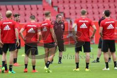 1. Bundesliga - Fußball - FC Ingolstadt 04 - 1. Training unter neuem Cheftrainer Markus Kauczinski (FCI) - Ansprache Cheftrainer Markus Kauczinski (FCI)