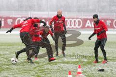 1. BL - Saison 2016/2017 - FC Ingolstadt 04 - Trainingsauftakt im neuen Jahr 2017 - Lukas Hinterseer (#16 FCI) - Tobias Levels (#28 FCI) - Pascal Groß (#10 FCI) - Maurice Multhaup (#31 FCI) - Ryoma Watanabe - Foto: Meyer Jürgen