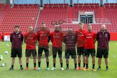 1. Bundesliga - Fußball - FC Ingolstadt 04 - 1. Training unter neuem Cheftrainer Markus Kauczinski (FCI) - Neuzugänge von links Co-Trainer Argirios Giannikis (FCI) Nico Rinderknecht (22, FCI) Torwart Fabijan Buntic (24, FCI) Torwart Martin Hansen (35, FCI