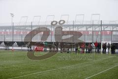 1. BL - Saison 2016/2017 - FC Ingolstadt 04 - Trainingsauftakt im neuen Jahr 2017 - Fans warten auf die Mannschaft - Foto: Meyer Jürgen