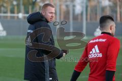 1. Bundesliga - Fußball - FC Ingolstadt 04 - 1. Training mit neuem Trainer - Cheftrainer Maik Walpurgis (FCI) kommt auf den Platz