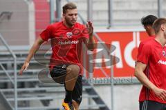 1. Bundesliga - Fußball - FC Ingolstadt 04 - 1. Training unter neuem Cheftrainer Markus Kauczinski (FCI) - Neuzugang Robert Leipertz (13, FCI)