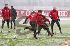 1. BL - Saison 2016/2017 - FC Ingolstadt 04 - Trainingsauftakt im neuen Jahr 2017 - Lukas Hinterseer (#16 FCI) - Tobias Levels (#28 FCI) - Pascal Groß (#10 FCI) - Maurice Multhaup (#31 FCI) - Ryoma Watanabe - Foto: Meyer Jürgen