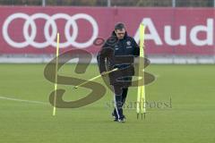 1. Bundesliga - Fußball - FC Ingolstadt 04 - Training - Interimstrainer Michael Henke übernimmt Training bis neuer Cheftrainer gefunden ist.