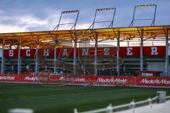 1. Bundesliga - Fußball - FC Ingolstadt 04 - 1. Training mit neuem Trainer - Cheftrainer Maik Walpurgis (FCI) - Sonnenuntergang Schanzer Audi Sportpark Trainingsplätze Platz