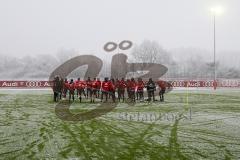 1. BL - Saison 2016/2017 - FC Ingolstadt 04 - Trainingsauftakt im neuen Jahr 2017 - Maik Walpurgis (Trainer FCI) spricht mit den Spielern - Die Spieler bilden einen Kreis - Foto: Meyer Jürgen