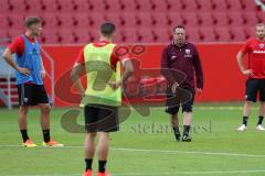 1. Bundesliga - Fußball - FC Ingolstadt 04 - 1. Training unter neuem Cheftrainer Markus Kauczinski (FCI) - Cheftrainer Markus Kauczinski (FCI) gibt Anweisungen