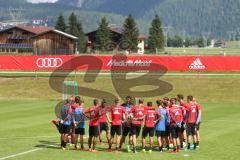 1. Bundesliga - Fußball - FC Ingolstadt 04 - Trainingslager - Vorbereitung - Team Besprechung mit Co-Trainer Argirios Giannikis (FCI)