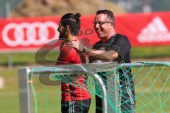 1. Bundesliga - Fußball - FC Ingolstadt 04 - Trainingslager - Vorbereitung - Training - Cheftrainer Markus Kauczinski (FCI) scherzt mit Almog Cohen (36, FCI)